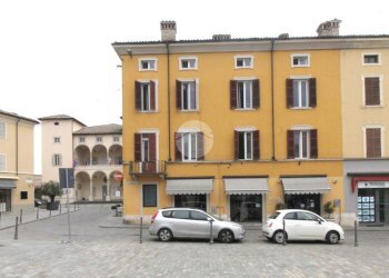 Two-room apartment Piazza Giacomo Ferrari, Langhirano - photo 1
