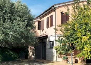 Facciata - Rustico via Monte Colombo, 10, Sirolo - foto 2