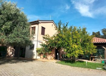 Facciata - Rustico via Monte Colombo, 10, Sirolo - foto 4