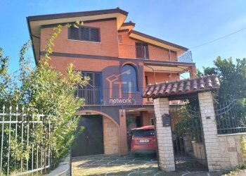 facciata - Villa Colle Vetrice, San Cesareo - foto 4