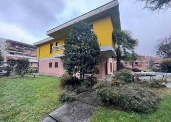 Giardino - Villa via Rovereto, 2, Gallarate - foto 48