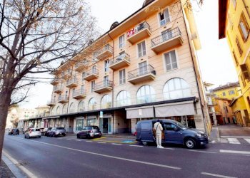 Facciata - Attico piazza Ellero, 60, Mondovì - foto 1