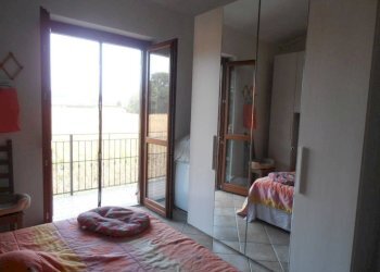 Camera da letto - Two-room apartment Rosta - photo 12