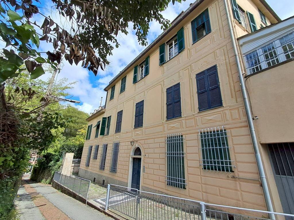 Facciata - Trilocale via Romana della Castagna, Genova (zona Quarto) - foto 1