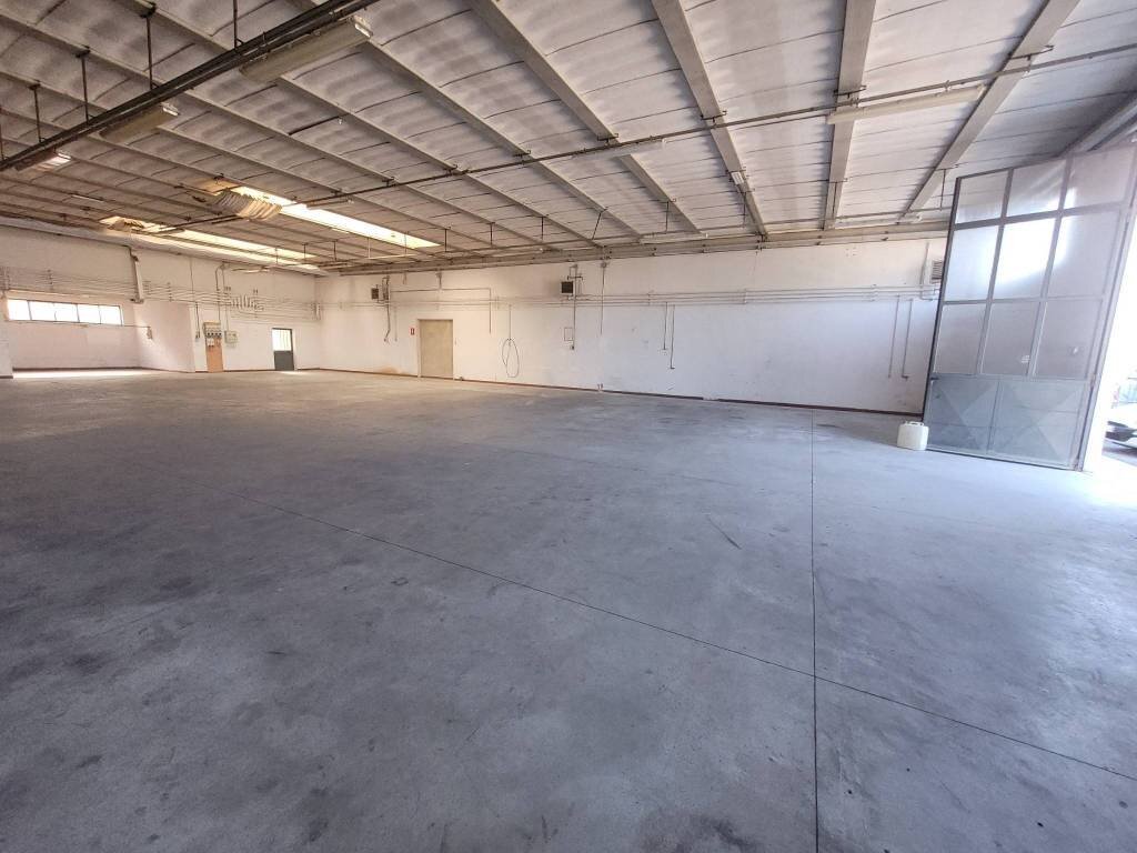 Interno non residenziale - Capannone via Palmiro Togliatti, Signa - foto 2