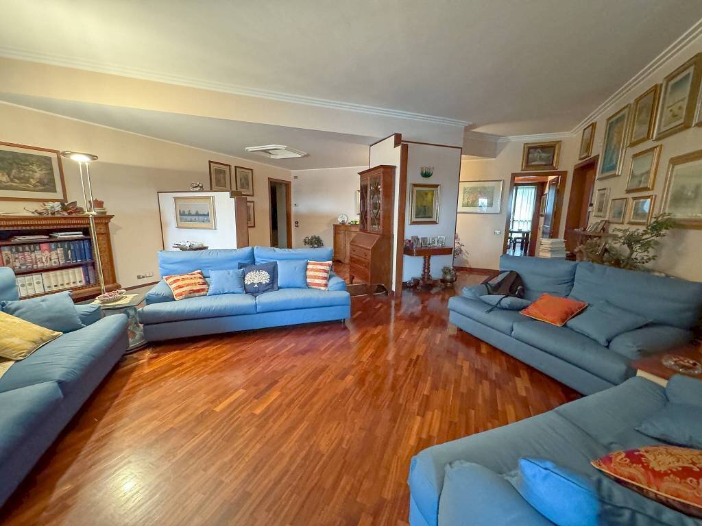 Salone - Appartamento via Don Luigi Sturzo, 7, Monza (zona Parco) - foto 3