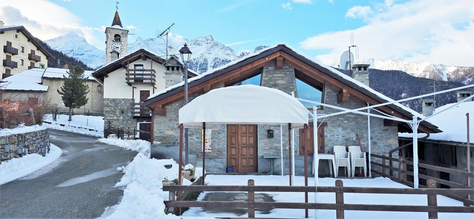 Casa indipendente Frazione Ozein Ville, 57, Aymavilles - foto 1