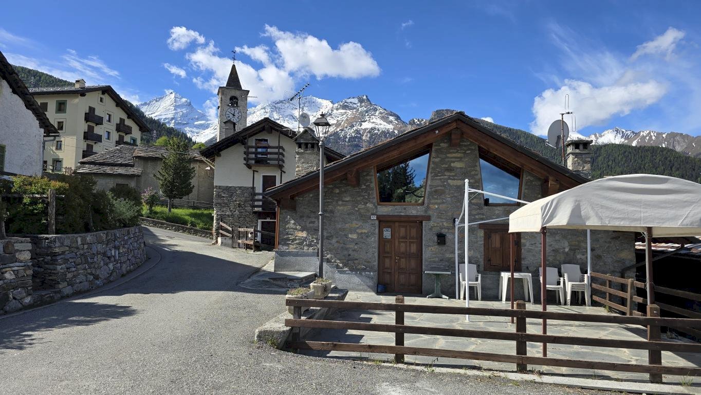 Casa indipendente Frazione Ozein Ville, 57, Aymavilles - foto 1