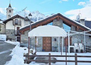 Casa indipendente Frazione Ozein Ville, 57, Aymavilles - foto 1