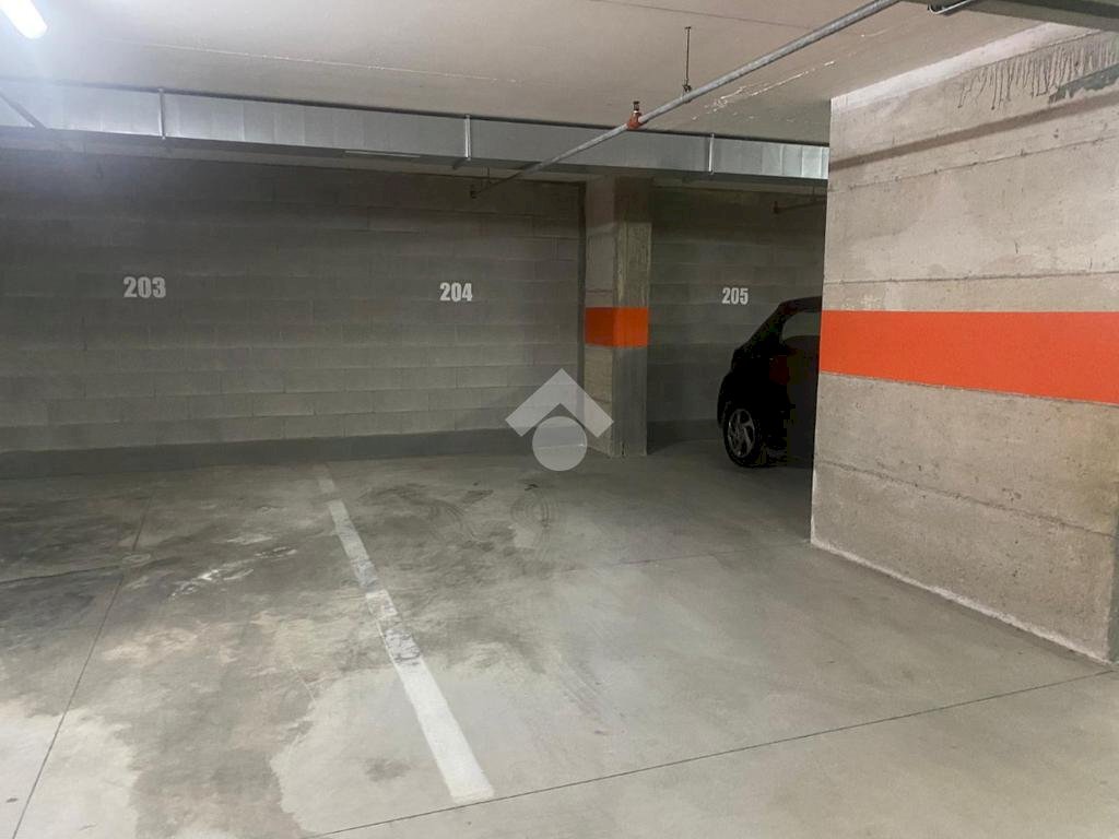 Parking space Via Zaccherini Alvisi, Bologna - photo 1