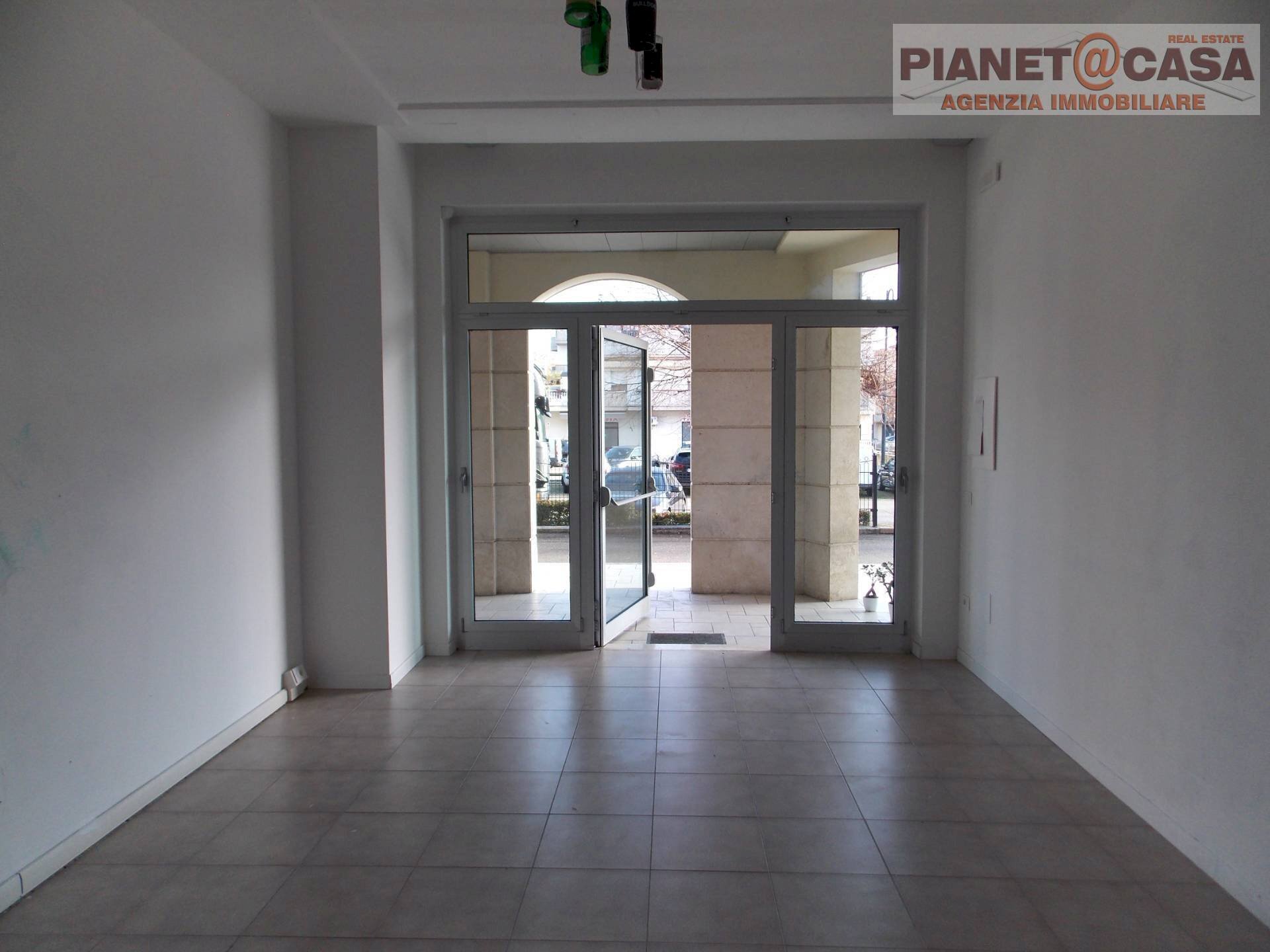 Foto 1 - Commercial Premises Via Salaria, Spinetoli - photo 1
