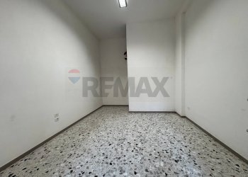 Stanza vuota - Locale Commerciale via Publio Sizio, Nocera Inferiore - foto 9