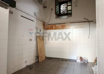 Stanza vuota - Locale Commerciale VIA LARGO SANT'ANTONIO
 
8, Nocera Inferiore - foto 5