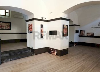 Ricezione / Lobby - Locale Commerciale VIA LARGO SANT'ANTONIO
 
8, Nocera Inferiore - foto 8