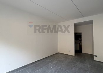 Stanza vuota - Locale Commerciale via Eugenio Siciliano
 
8, Nocera Inferiore - foto 5