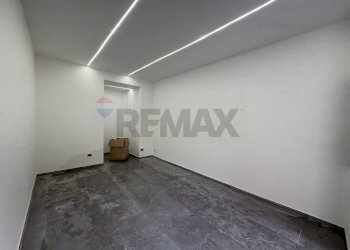 Stanza vuota - Locale Commerciale via Eugenio Siciliano
 
8, Nocera Inferiore - foto 6