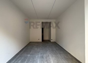 Stanza vuota - Locale Commerciale via Eugenio Siciliano
 
8, Nocera Inferiore - foto 9