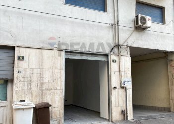 Edificio all\'aperto - Locale Commerciale via Eugenio Siciliano
 
8, Nocera Inferiore - foto 14