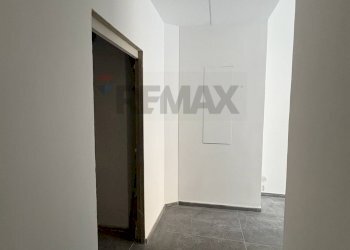 Hall / corridoio - Locale Commerciale via Eugenio Siciliano
 
8, Nocera Inferiore - foto 15