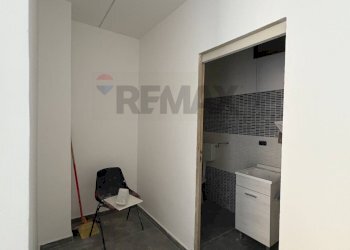 Stanza vuota - Locale Commerciale via Eugenio Siciliano
 
8, Nocera Inferiore - foto 16