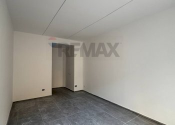 Stanza vuota - Locale Commerciale via Eugenio Siciliano
 
8, Nocera Inferiore - foto 22