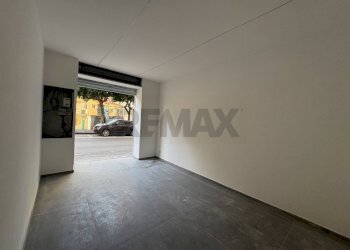 Stanza vuota - Locale Commerciale via Eugenio Siciliano
 
8, Nocera Inferiore - foto 23