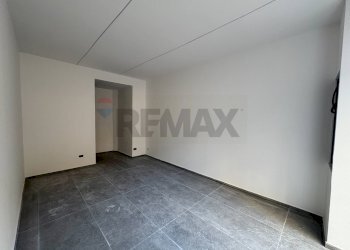 Stanza vuota - Locale Commerciale via Eugenio Siciliano
 
8, Nocera Inferiore - foto 24