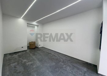 Stanza vuota - Locale Commerciale via Eugenio Siciliano
 
8, Nocera Inferiore - foto 32