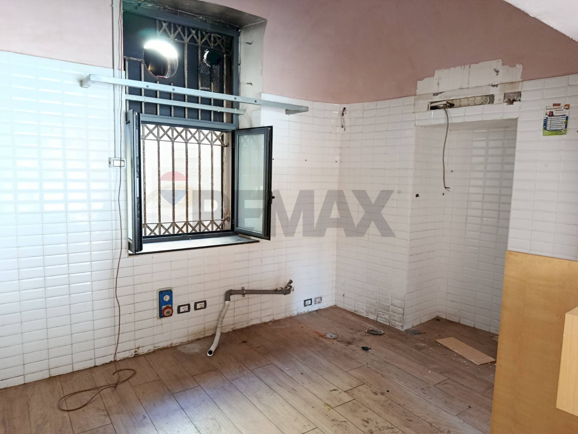 Stanza vuota - Commercial Premises VIA PAPA GIOVANNI XXIII, Nocera Inferiore - photo 2