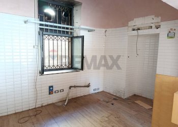 Stanza vuota - Locale Commerciale VIA PAPA GIOVANNI XXIII, Nocera Inferiore - foto 2