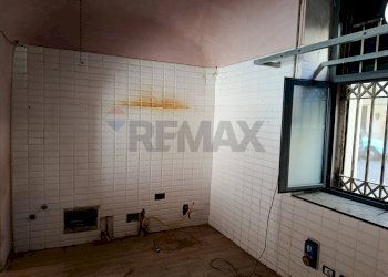 Stanza vuota - Locale Commerciale VIA PAPA GIOVANNI XXIII, Nocera Inferiore - foto 3