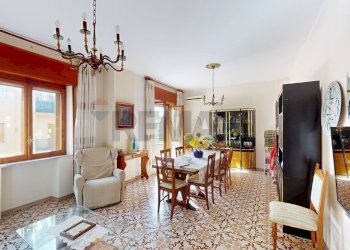 Sala da pranzo - Apartment Via Dante, Pontecagnano Faiano - photo 2