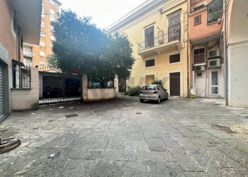 Edificio all\'aperto - Commercial Premises Via Gian Battista Castaldo, Nocera Inferiore - photo 4