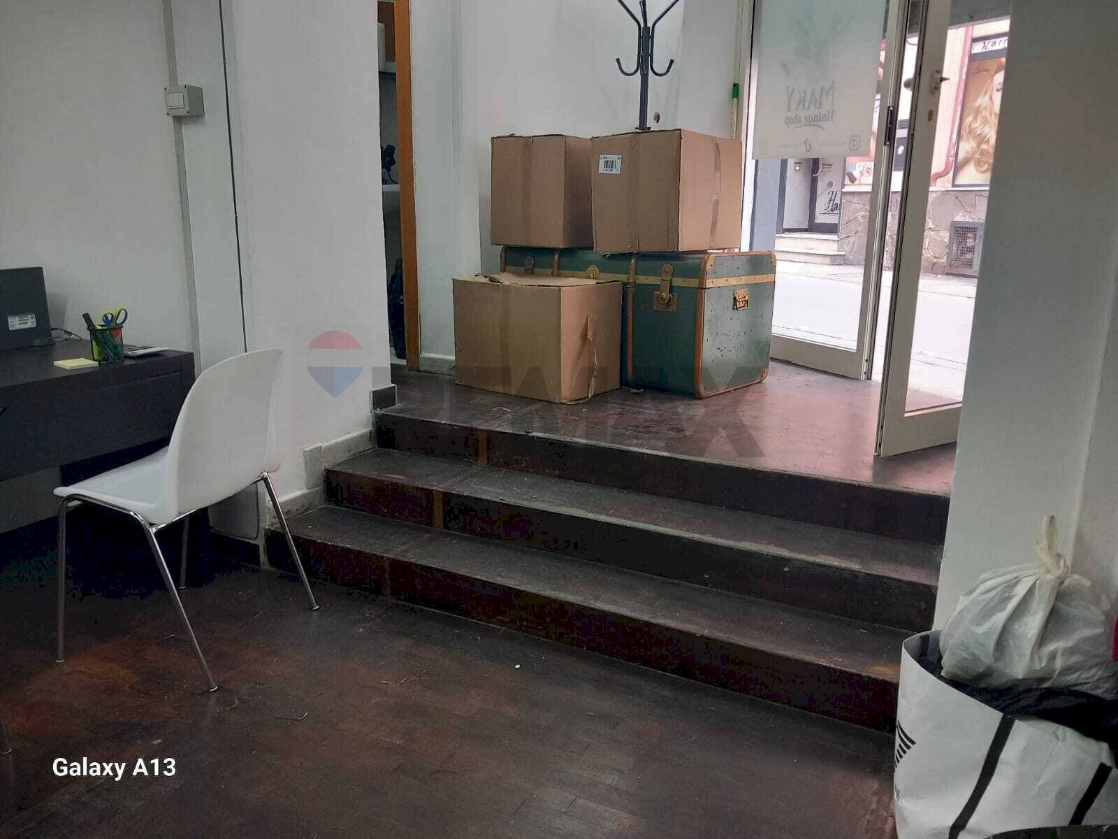 Ricezione / Lobby - Locale Commerciale Via Vittorio Emanuele III
3, Casalnuovo di Napoli - foto 2