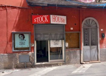 Edificio all\'aperto - Locale Commerciale Via Vittorio Emanuele III
 
3, Casalnuovo di Napoli - foto 1