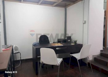 Sala da pranzo - Locale Commerciale Via Vittorio Emanuele III
 
3, Casalnuovo di Napoli - foto 13