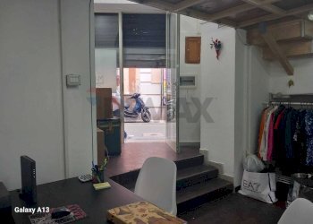 Sala da pranzo - Locale Commerciale Via Vittorio Emanuele III
 
3, Casalnuovo di Napoli - foto 15