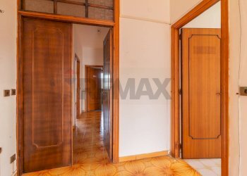 Hall / corridoio - Quadrilocale Via Mario Luzi
 
112, Semproniano - foto 23