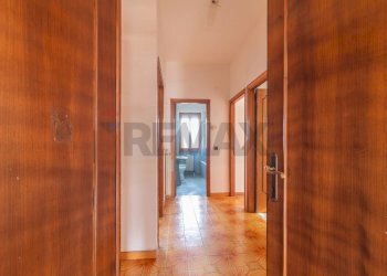 Hall / corridoio - Quadrilocale Via Mario Luzi
 
112, Semproniano - foto 24