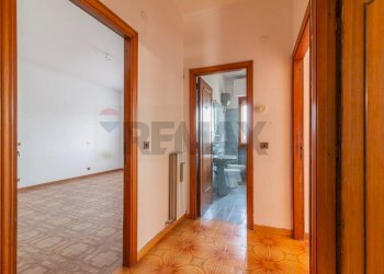 Hall / corridoio - Quadrilocale Via Mario Luzi
 
112, Semproniano - foto 30