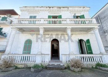 Edificio all\'aperto - Villa Via Emilio Scaglione
 
325, Napoli - foto 1