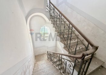 Scale - Villa Via Emilio Scaglione
 
325, Napoli - foto 4