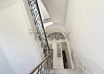 Scale - Villa Via Emilio Scaglione
 
325, Napoli - foto 5