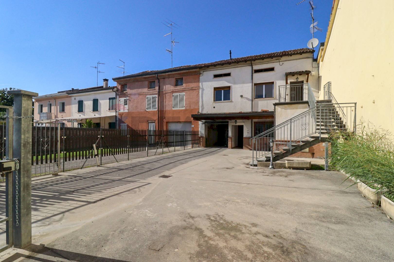 Edificio all\'aperto - Four-room apartment Boretto - photo 2