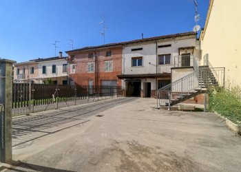 Edificio all\'aperto - Quadrilocale Boretto - foto 2