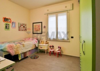 Camera / camera da letto - Trilocale VIA NICOLO' PAGANINI
 
10, Collecchio - foto 13