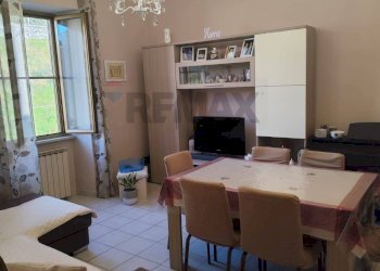 Sala da pranzo - Quadrilocale Via Antonio Sebastiani
 
42, Minturno - foto 3