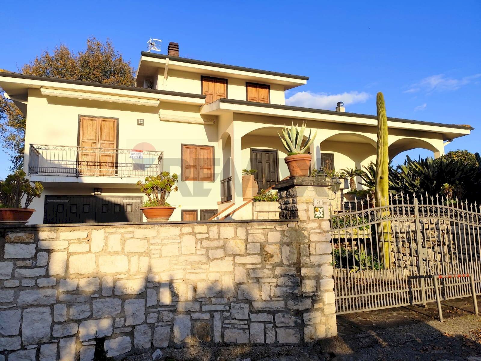 Casa all\'aperto - Villa Via Francesco Baracca
 
74, Santi Cosma e Damiano - foto 1