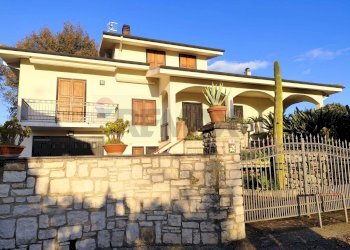 Casa all\'aperto - Villa Via Francesco Baracca
 
74, Santi Cosma e Damiano - foto 1