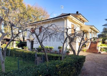 Casa all\'aperto - Villa Via Francesco Baracca
 
74, Santi Cosma e Damiano - foto 2